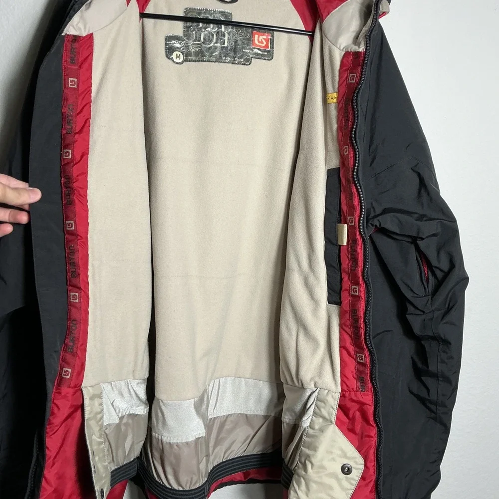 Burton Snowboard Jacket Mens Medium Black Red‎ Hooded Gorpcore Pit Vents Y2K